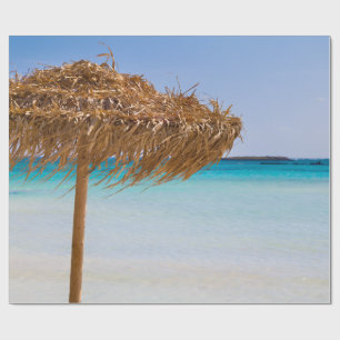 Tropischer Strand mit Strohdach-Schirm Geschenkpapier