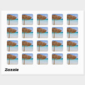 Tropischer Strand mit Strohdach-Schirm Quadratischer Aufkleber (Blatt)