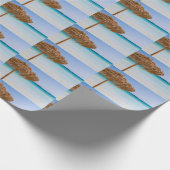 Tropischer Strand mit Strohschirm-Muster Geschenkpapier (Ecke)