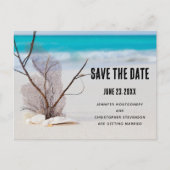 Tropischer Strand mit weißen Muscheln Save the Dat Einladungspostkarte (Vorderseite)