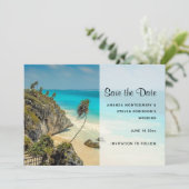 Tropischer Strand mit Wind gesegneten Bäumen Save The Date (Stehend Vorderseite)