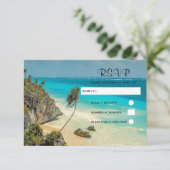 Tropischer Strand mit Wind-Swept-Palmen Hochzeit RSVP Karte (Stehend Vorderseite)