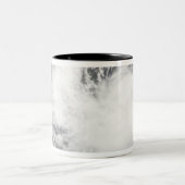 Tropischer Sturm Chanchu 2 Zweifarbige Tasse (Mittel)