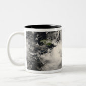 Tropischer Sturm Gustav im Karibischen Meer Zweifarbige Tasse (Links)