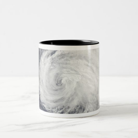 Tropischer Sturm im zentralen Pazifik Zweifarbige Tasse (Mittel)