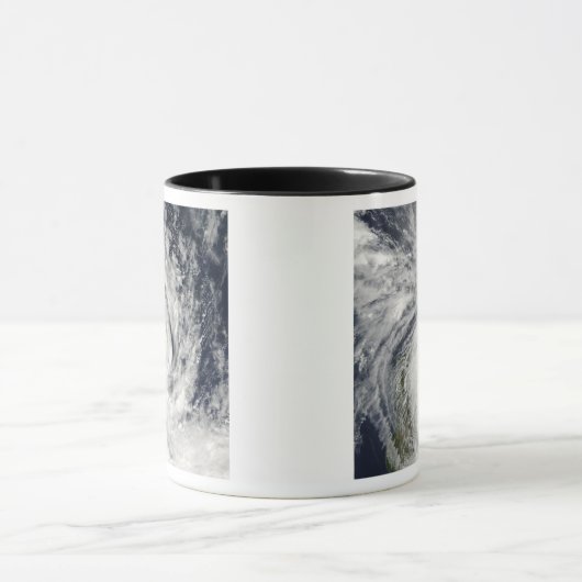Tropischer Sturm Jade über Madagaskar Tasse (Zentrum)