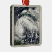 Tropischer Sturm Karl Silbernes Ornament (Rechts)
