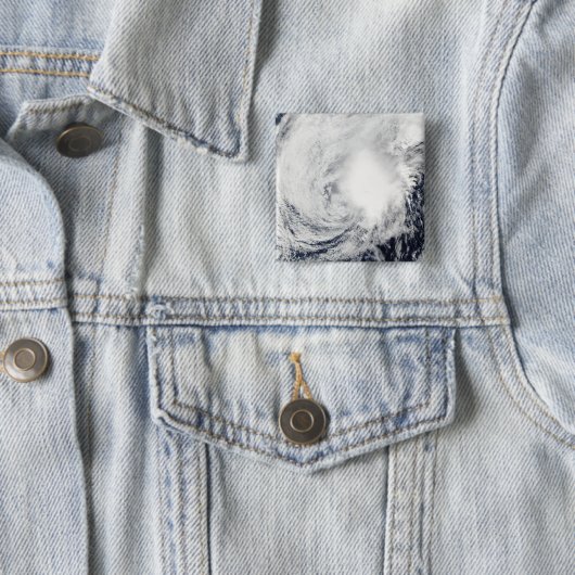 Tropischer Sturm Nida südöstlich von Kadena Button (Beispiel)