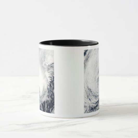 Tropischer Sturm Nida südöstlich von Kadena Tasse (Zentrum)