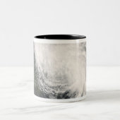 Tropischer Sturmflug 3 Zweifarbige Tasse (Mittel)