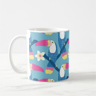 Tropischer Toukan: lebendiges Blumenmuster. Kaffeetasse