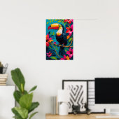 Tropischer Tukan-Vogel mit lebendigen Blumen Poster (Heimbüro)