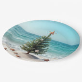 Tropischer Weihnachtsbaum am Strand Pappteller (Schrägansicht)