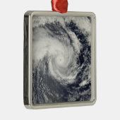 Tropischer Zyklon Edzani im Südindischen Ozean Ornament Aus Metall (Rechts)