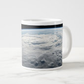 Tropischer Zyklon Idai über der afrikanischen Küst Jumbo-Tasse (Vorderseite Rechts)