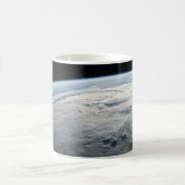 Tropischer Zyklon Idai über der afrikanischen Küst Kaffeetasse (Mittel)