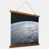 Tropischer Zyklon Idai über der afrikanischen Küst Wandteppich Mit Holzrahmen (Gewinkelt)