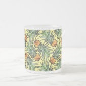 Tropisches Ananas-Muster auf Gelb Mattglastasse (Mittel)