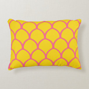 Tropisches Ananas-Muster in Rosa und Gelb Dekokissen