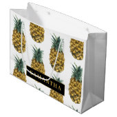 Tropisches Ananas-Muster mit Namen Große Geschenktüte (Vorderseite Schrägansicht)