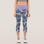 Tropisches Blatt Monstera Grau Blau Capri Leggings (Vorderseite)
