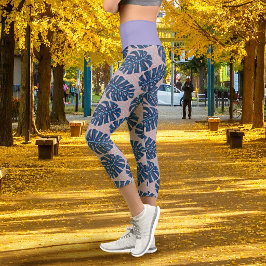 Tropisches Blatt Monstera Grau Blau Capri Leggings