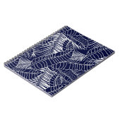 tropisches Blattmuster auf marineblau Hintergrund Notizblock (Linke Seite)