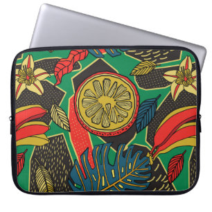 Tropisches Blumenmuster im Doodle-Stil mit Früchte Laptopschutzhülle