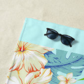 Tropisches Flair mit blauem Strandtuch (Beispiel)