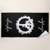 Tropisches Floral Peace Sign Personalisiert Black Strandtuch (Vorderseite)