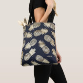 Tropisches Gold Foil Ananas Muster Blaues Monogram Tasche (Von Nahem)