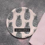 Tropisches Grau-Pink-Ananas-Muster mit Namen Pappteller<br><div class="desc">Tropisches Grau-Pink-Ananas-Muster mit Namen</div>