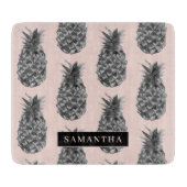 Tropisches Grau-Pink-Ananas-Muster mit Namen Schneidebrett (Vorderseite)