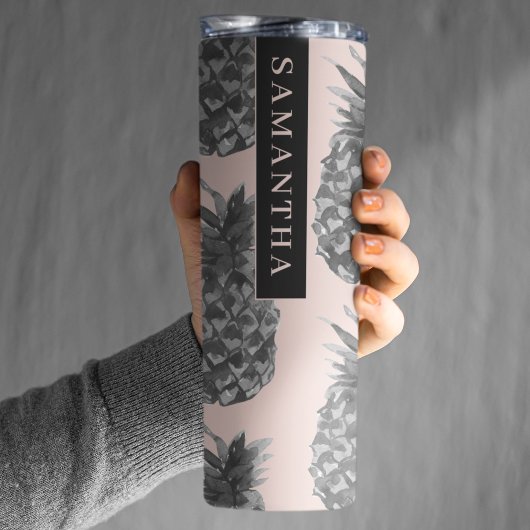 Tropisches Grau-Pink-Ananas-Muster mit Namen Thermosbecher