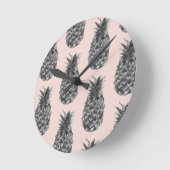 Tropisches Grau-Pink-Ananas Nahtloses Muster Runde Wanduhr (Winkel)