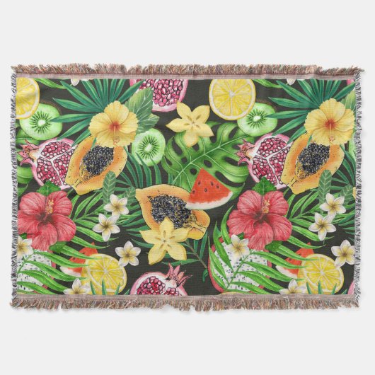 Tropisches Mischobst, Blume und Blätter auf schwar Decke (Vorderseite)