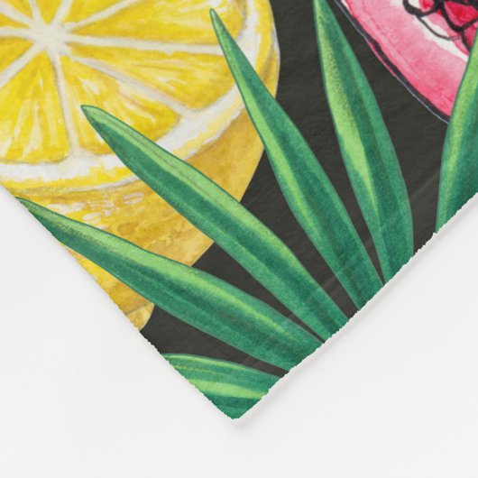 Tropisches Mischobst, Blume und Blätter auf schwar Fleecedecke (Ecke)