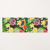 Tropisches Mischobst, Blume und Blätter auf schwar Yogamatte (Vorderseite (Horizontal))