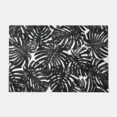 Tropisches, modernes Schwarz-Weiß-Palmenmuster Fußmatte (Vorderseite)