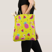 tropisches Muster mit rosa Ananas, Flamingos, w Tasche (Von Nahem)