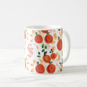Tropisches Orange und Blätter Muster Mit Monogramm Kaffeetasse (VorderseiteRechts)