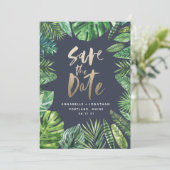 Tropisches Palmenblätterblättern und Goldschrift Save The Date (Stehend Vorderseite)