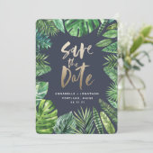 Tropisches Palmenblätterblättern und Goldschrift Save The Date (Stehend Vorderseite)