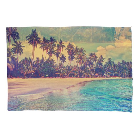 Tropisches Paradies: Meer, Hotel, Strand. Kissenbezug (Vorderseite)