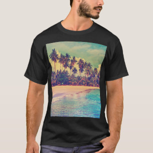 Tropisches Paradies: Meer, Hotel, Strand. T-Shirt