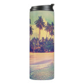 Tropisches Paradies: Meer, Hotel, Strand. Thermosbecher (Nach links gedreht)