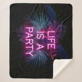 Tropisches Party, Blätter aus Neonpalmen. Sherpadecke