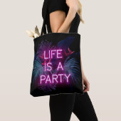 Tropisches Party, Blätter aus Neonpalmen. Tasche (Von Nahem)