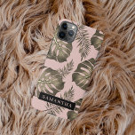 Tropisches Pink & Gold Palm Blätter Muster & Name iPhone 11Pro Max Hülle<br><div class="desc">Das tropische Pink & Gold Palm-Blätter zeichnet sich durch ein lebhaftes und exotisches Design aus, das durch tropische Ästhetik inspiriert wird. Die Farbgestaltung ist in Rosa- und Goldtönen gehalten und schafft ein luxuriöses und stilvolles Ambiente. Das Muster besteht aus palmenfarbenen Blätter, die in verschiedenen Größen und Ausrichtungen dargestellt werden und...</div>