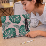 Tropisches Pink und grüne Palme Blätter Muster und Notizblock<br><div class="desc">Das tropische Blätter Pink & Green Palm ist ein lebendiges Design, das Naturelemente und tropische Ästhetik vereint. Die Blätter sind in Rosa und Grün gehalten, bilden einen auffallenden Kontrast und wirken eindrucksvoll. Das tropische Pink und Green Palm Blätter ist ein lebendiges und visuell faszinierendes Design, das die Schönheit der Natur...</div>